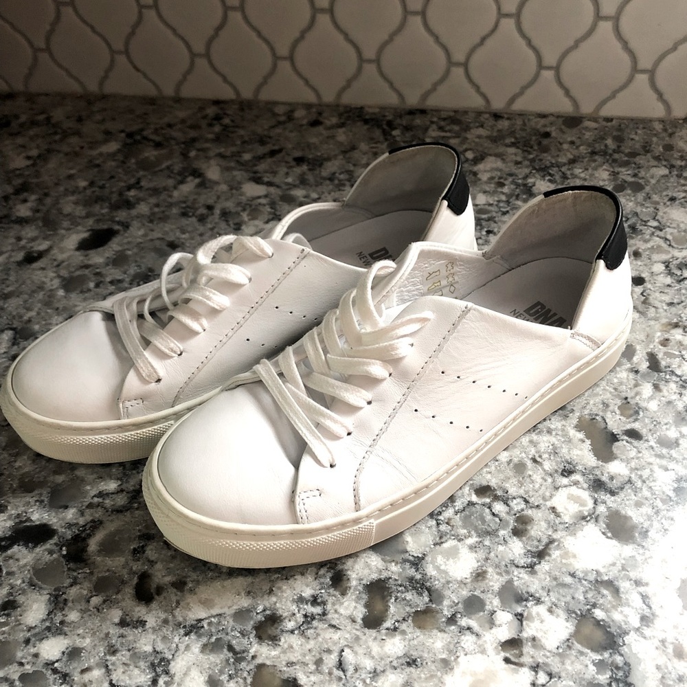 DNA New York Liberty white tennis shoe/sneaker